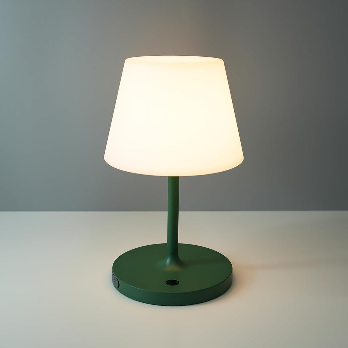 WEILAILUX Outdoor Battery Operated Table Lamp Waterproof, 4000mAh Cordless Ta...