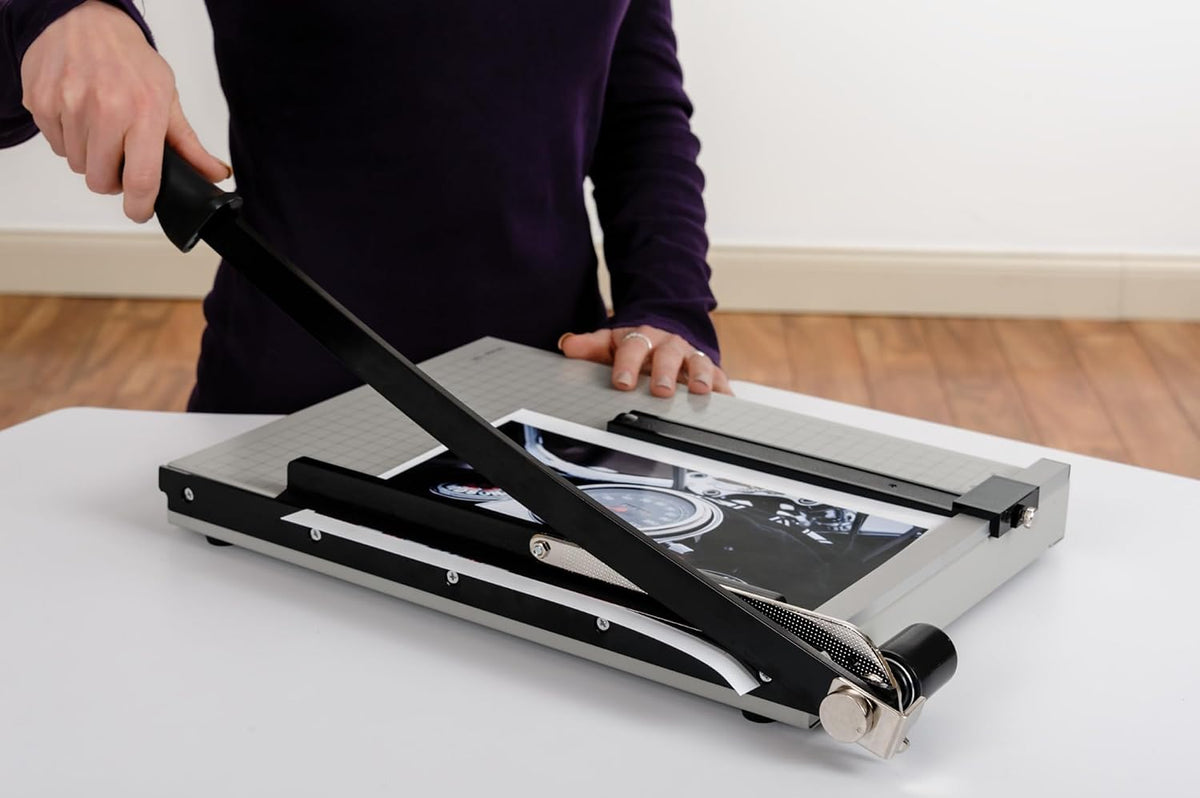 Dahle 15e Vantage Paper Trimmer, 15" Cut Length, 15 Sheet, Automatic Cla...