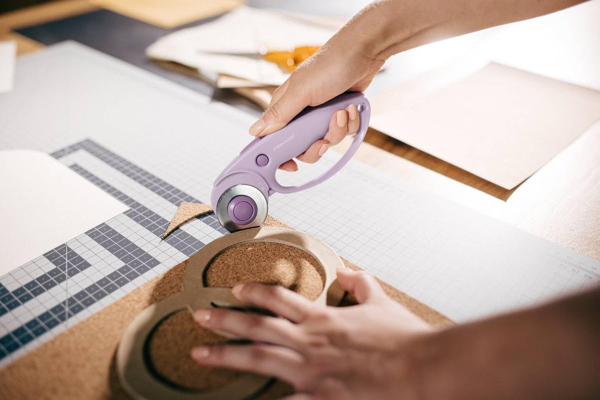 Fiskars rotary cutter, rotary blade with loop handle, right- and left-handed,...