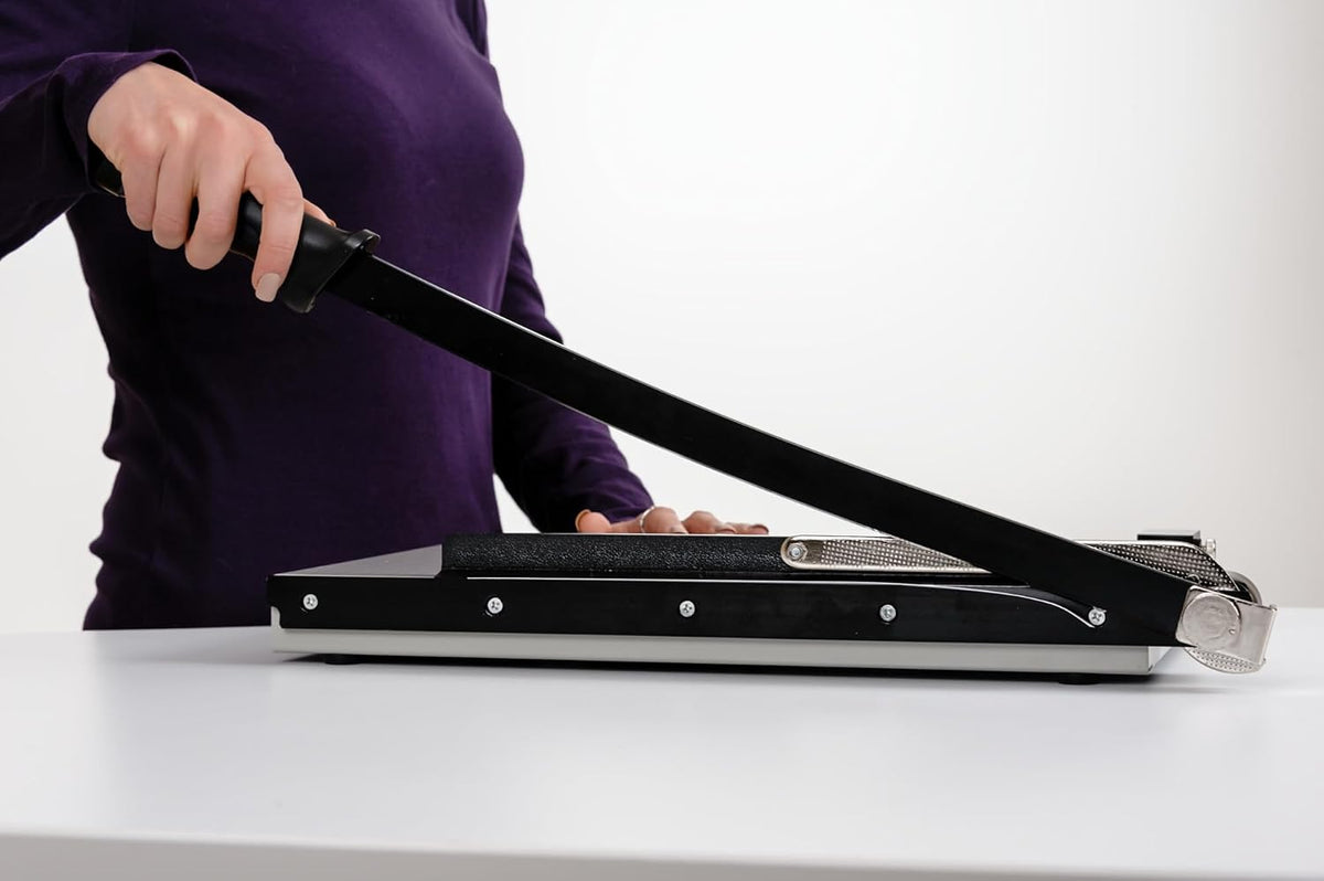 Dahle 15e Vantage Paper Trimmer, 15" Cut Length, 15 Sheet, Automatic Cla...