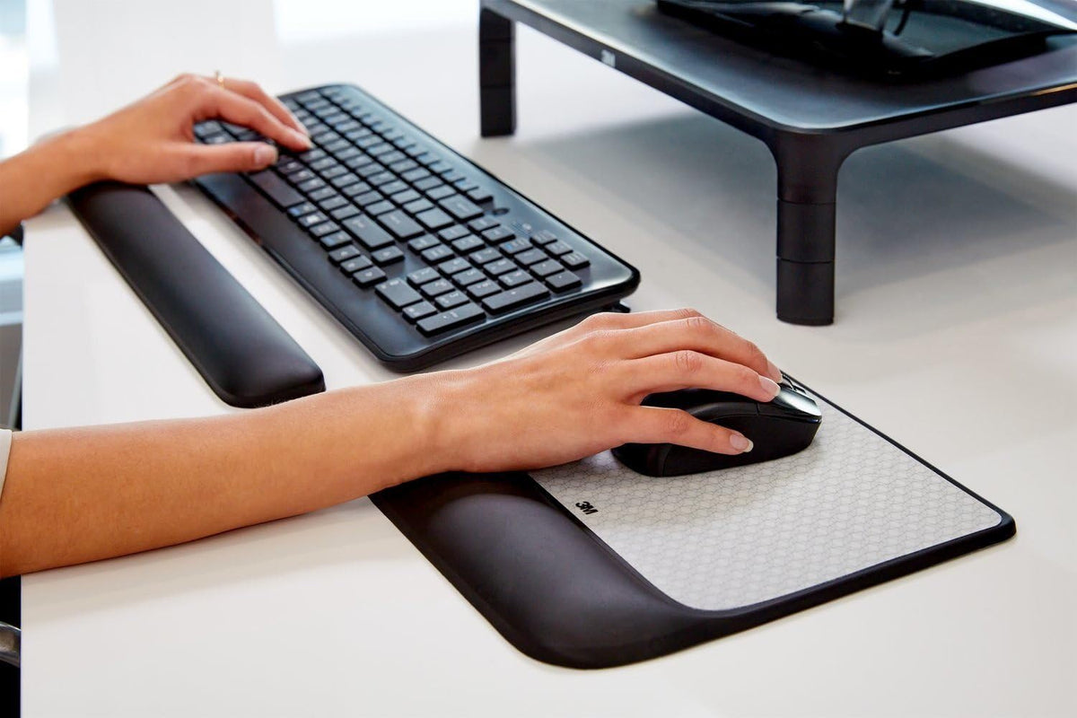 3M Precise Mouse Pad with Gel Wrist Rest, 8.4 in x 8.8 in, Black