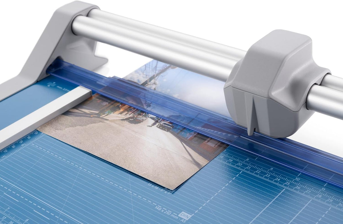 Dahle 552 Professional Rotary Trimmer, 20" Cut Length, 20 Sheet Capacity...
