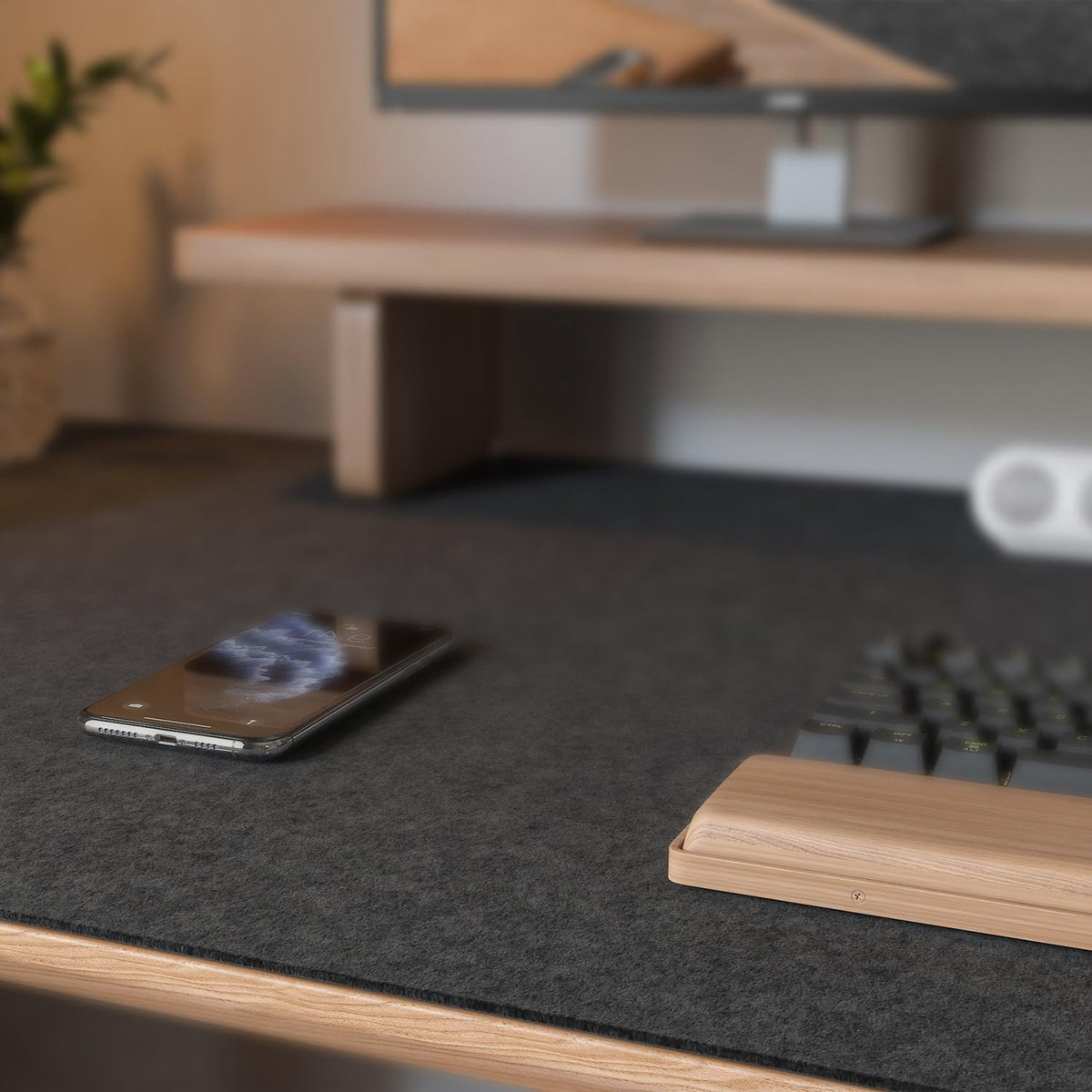 DAWNTREES Large Felt Desk Mat, 47.2"x 23.6", Desk Pad for Office an...