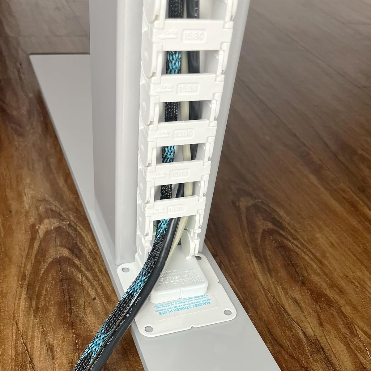 Quality Clever PivyCord-Vez Flex Chain Raceway Cable Management Solution for ...