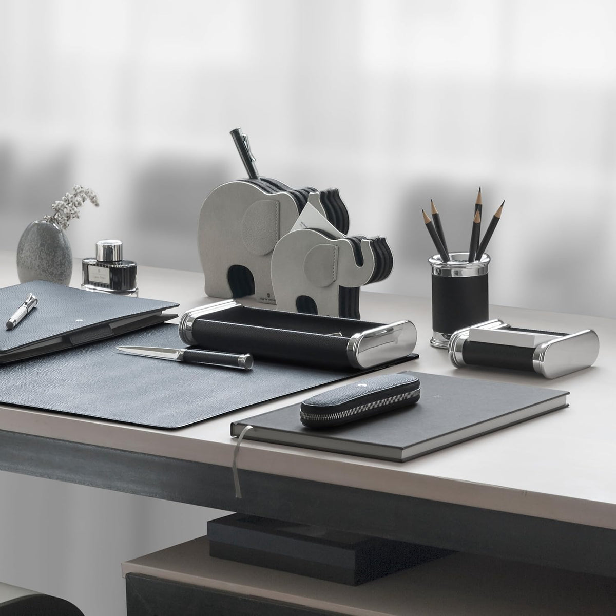 Graf von Faber-Castell Circular Pen Holder - Black