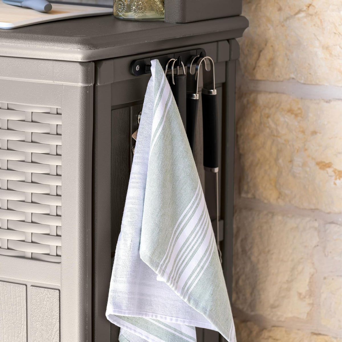 Suncast Patio Plastic Storage and Prep Station with Decorative Wicker Pattern...