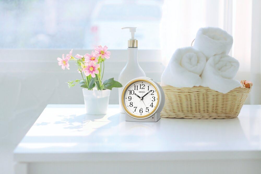 seiko clock kr518s alarm clock, automatic lighting, analog, close-up detail