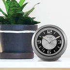 bulova - 3.75" w x 3.75" h b5027, close-up detail