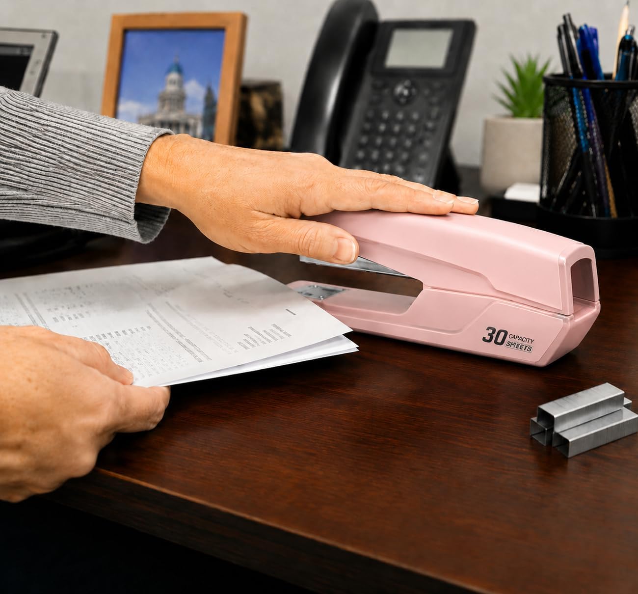 Metal Stapler with 830 Staples,Pink Stapler,Staplers for Desk | 30 Sheet Capacity, Office Stapler,Non-Slip