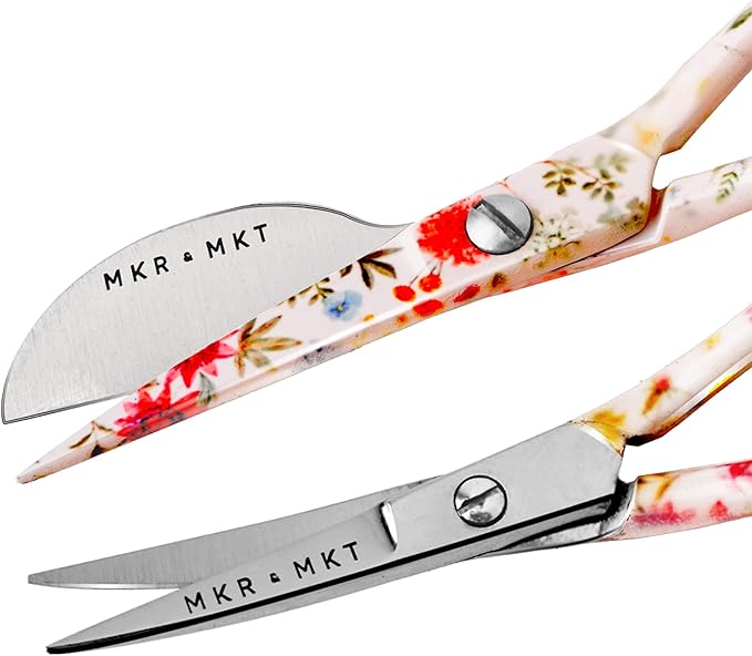 Small Embroidery 4.5 Inch Scissors Set of 2 Kit - Image 4