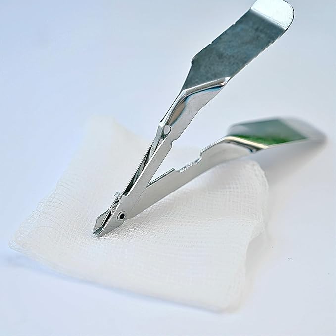 Skin Staple Removal Kit, Includes Staple Remover and Gauze Sponge - Image 4