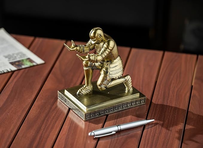 Amoysanli Knight Pen Holder Desk Organizers and Accessories Desk Decor Resin - Image 4