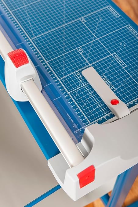 Dahle 448s Premium Rotary Trimmer w/Stand, 20 Sheet Capacity, Self-Sharpening - Image 7