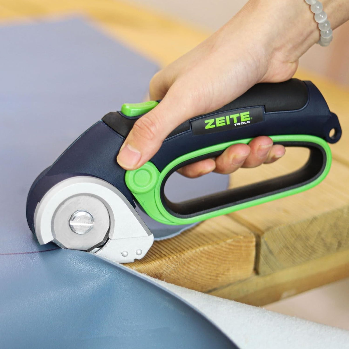 ZEITE 4V Cordless Electric Scissors,Cardboard Cutter with 2 Blades,Storage Bo...