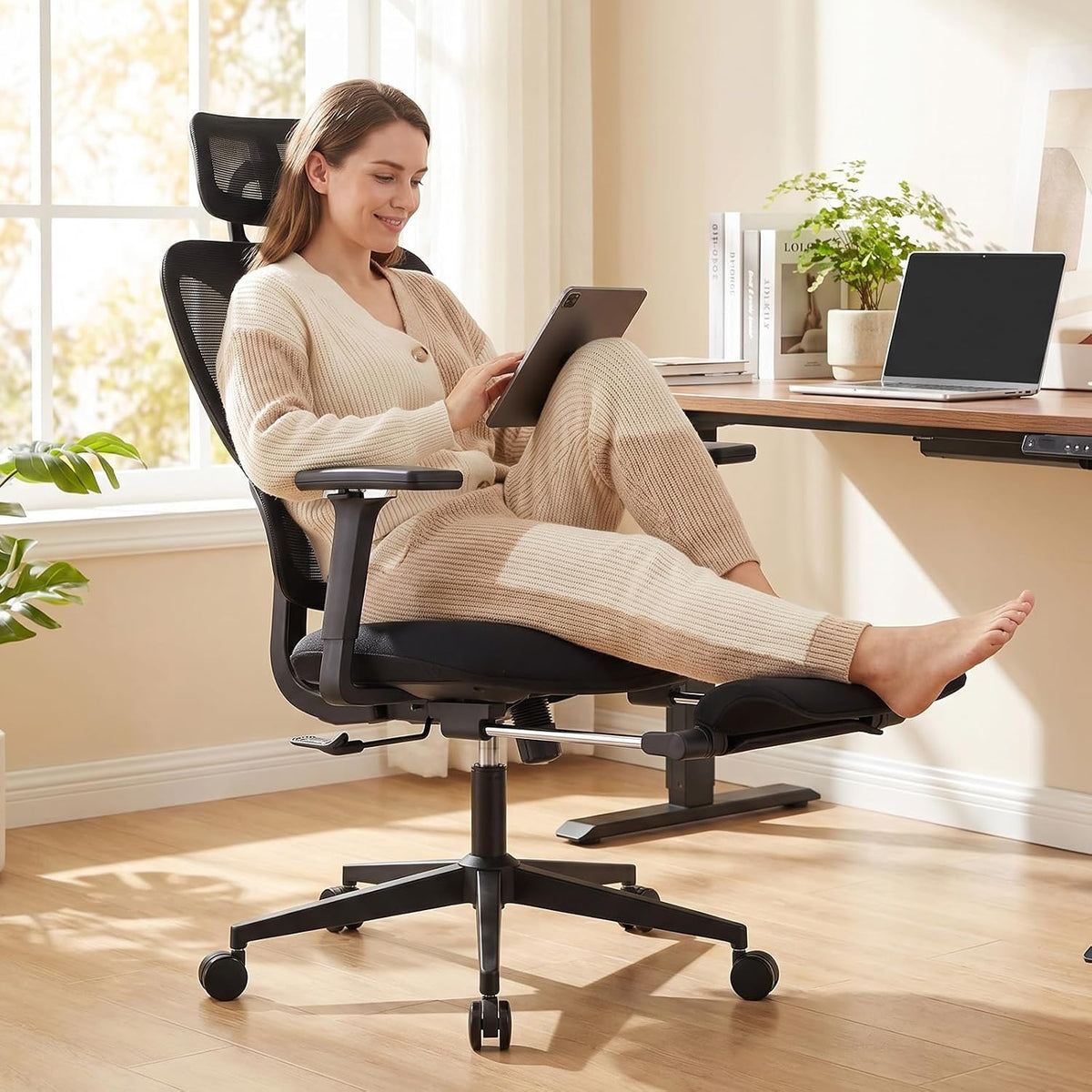 Ergonomic Office Chair with Footrest and Dynamic Lumbar Support, Black