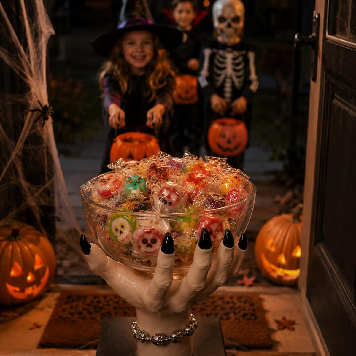 Halloween Witch Hand Candy Bowl Stand Resin Solid Snack Dish Trick Or Treat