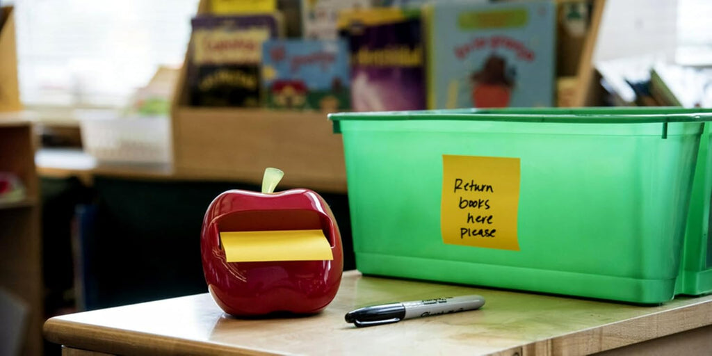 Post-it Pop-up Notes Dispenser, Apple-Shaped Dispenser and Post-it Super Sticky Pop-up Notes, 3x3 in, 1 Pad/Pack (APL-330)
