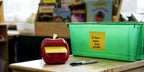 Post-it Pop-up Notes Dispenser, Apple-Shaped Dispenser and Post-it Super Sticky Pop-up Notes, 3x3 in, 1 Pad/Pack (APL-330)