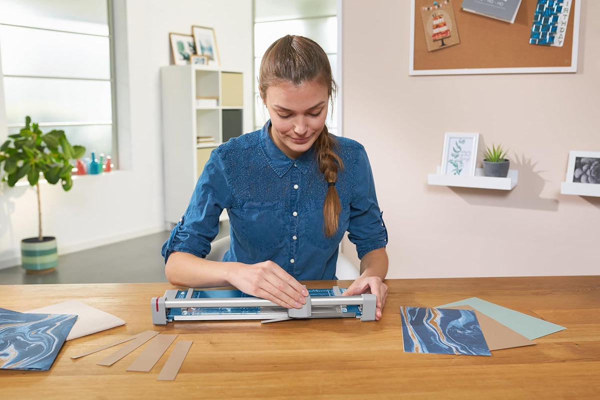 Dahle 507 Personal Rotary Trimmer, 12" Cut Length, 7 Sheet Capacity, Sel...