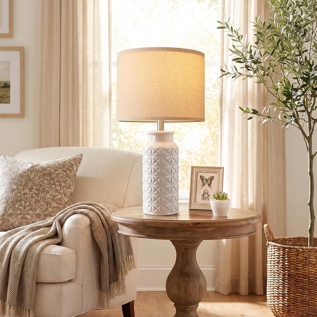innqoo 22.6" modern ceramic bedside lamps set of on a desk or shelf