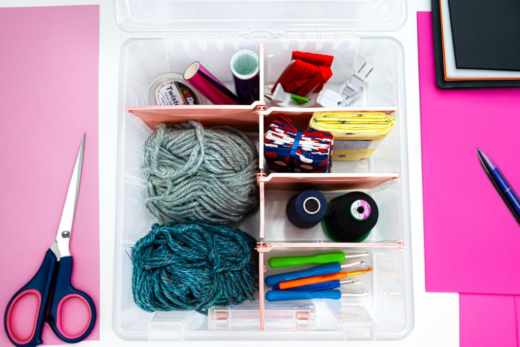 artbin super satchel double deep, 8-compartment box, rose shown in use