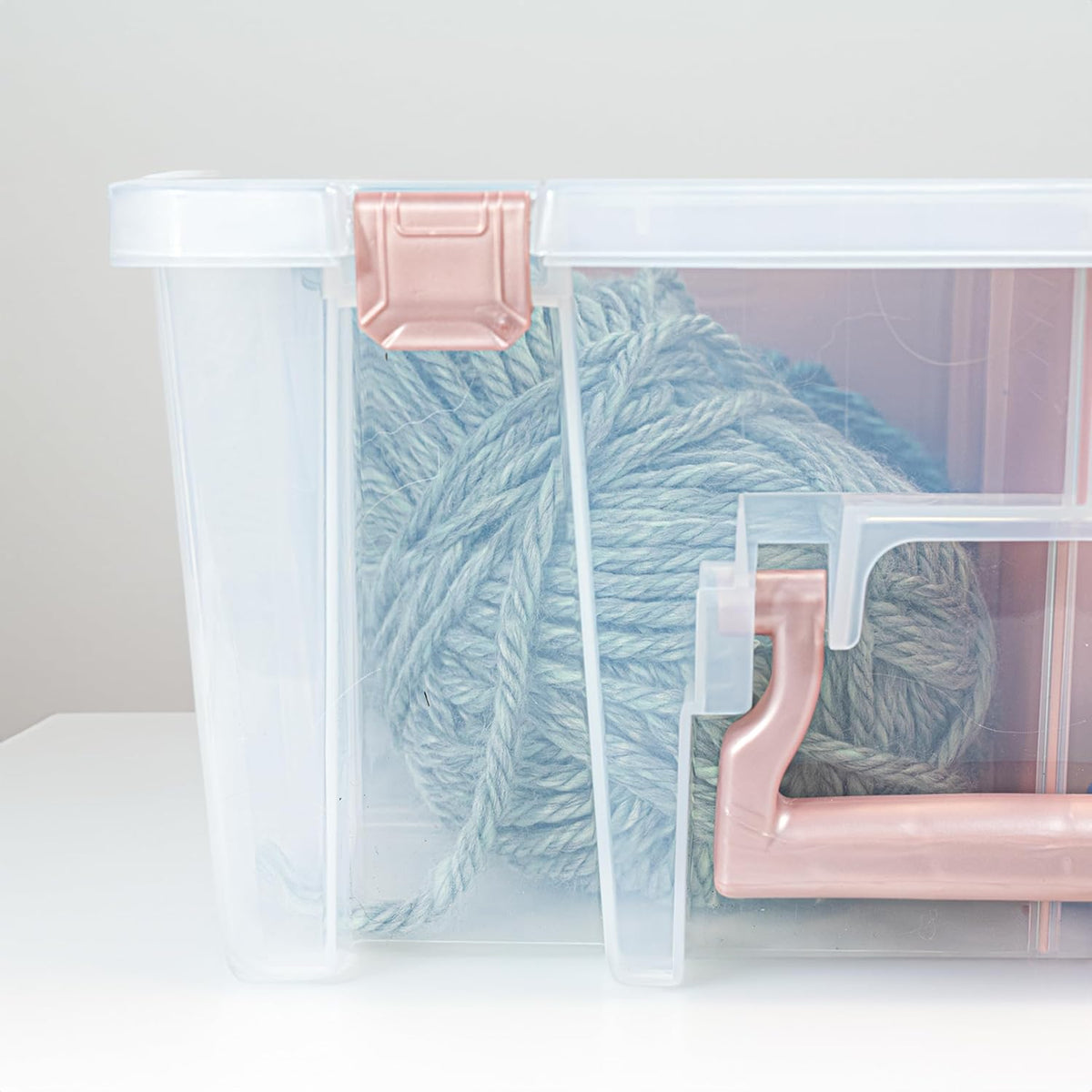 artbin super satchel double deep, 8-compartment box, rose, package contents