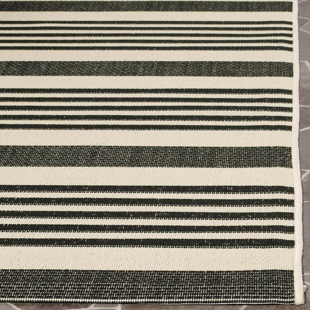 safavieh courtyard outdoor runner rug 2'3"x6'7", black &, close-up detail