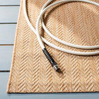safavieh outdoor runner rug 2'3"x6'7" - courtyard collection, close-up detail