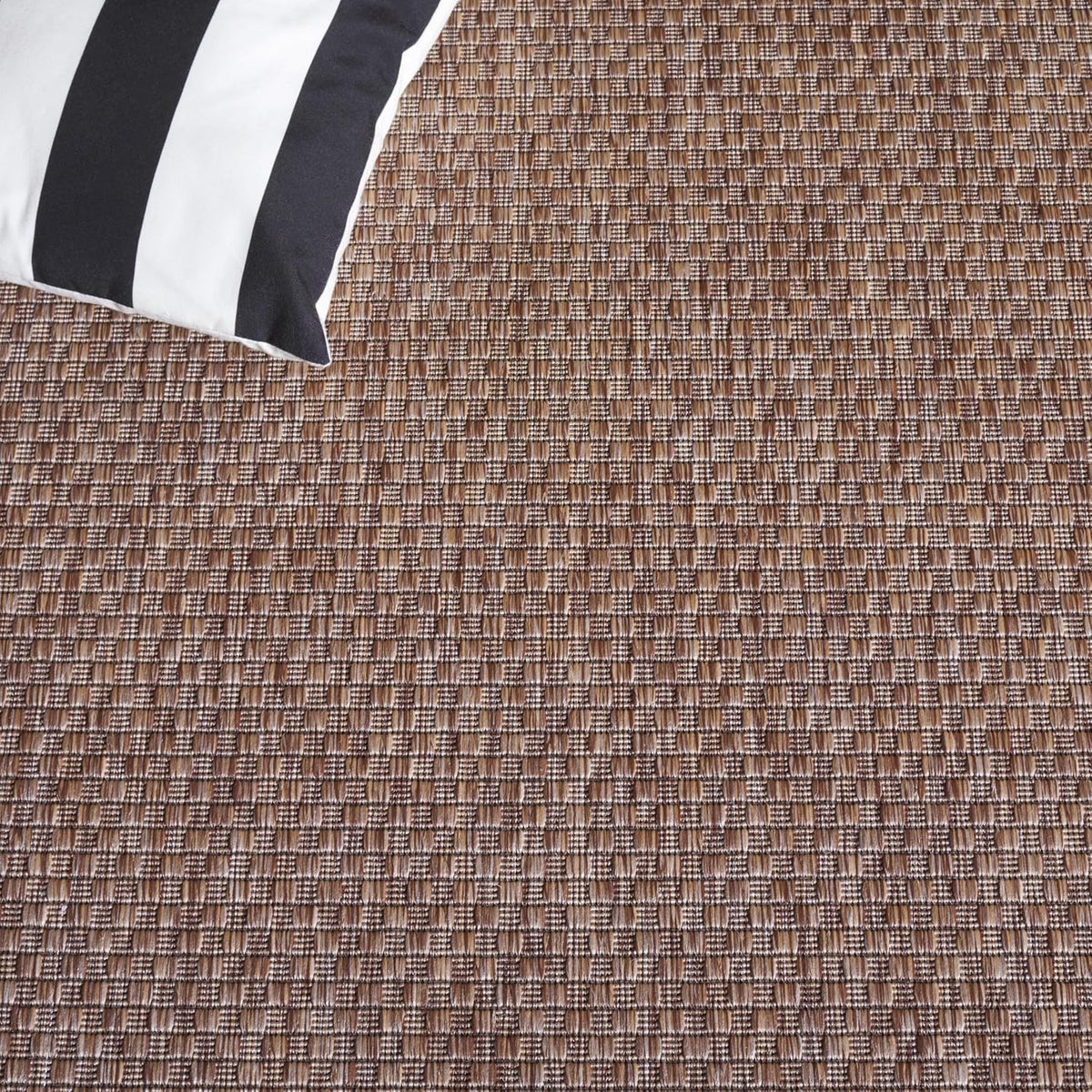 safavieh courtyard collection 2'3" x 6'7" natural /, side view