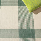 safavieh courtyard outdoor runner rug 2'3"x6'7", green &, close-up detail